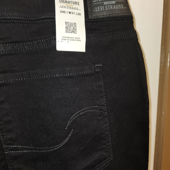 Levi Skinny Jeans size 24 women. - Picture 6 of 6